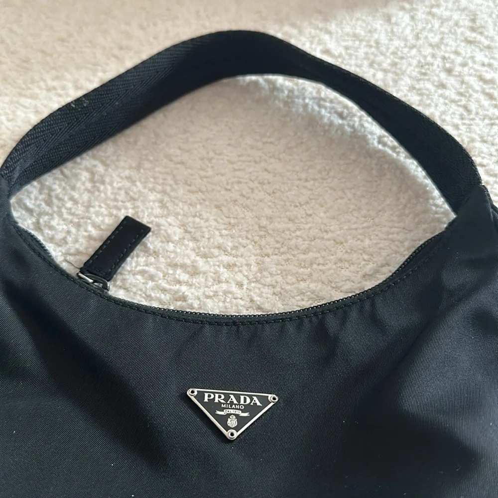 Vintage Prada Mini Nylon (90s) - Picture 2 of 4